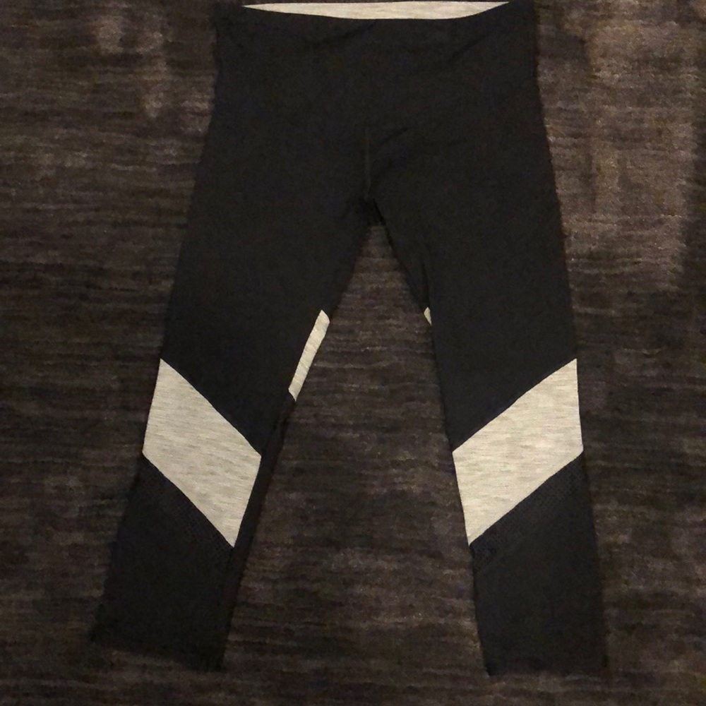 Lorna Jane size small crop legging